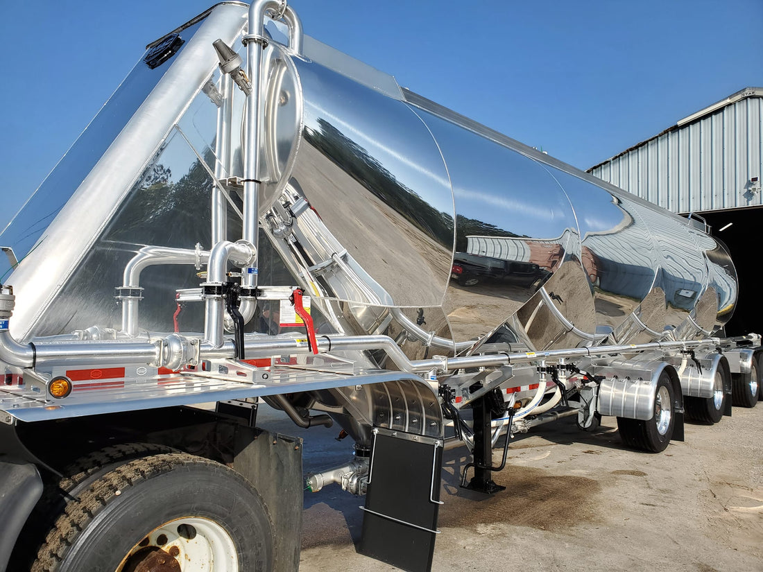 Clear Coating vs. Wax Treatments: Choosing the Best for Your Vehicle
